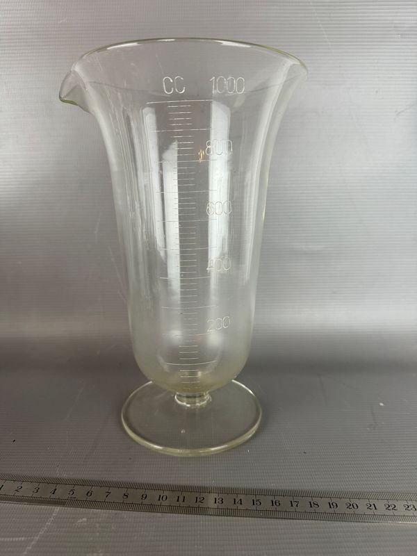 Matraz Graduado Antiguo Boticario 1000cc con Escudo Uruguayo