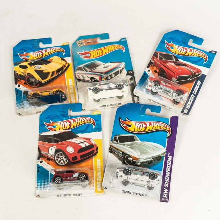 5 autos colección Hot Wheels en su blister original