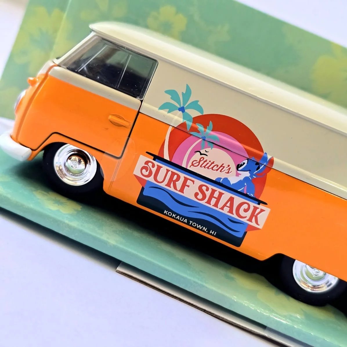 Modelo de VW Kombi de Stitch con tema de Surf - imagen 1