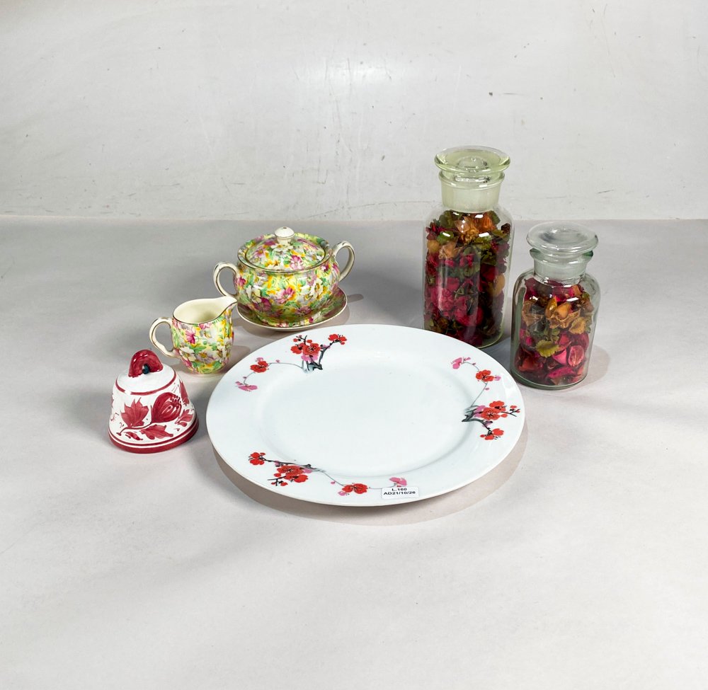Conjunto de 7 piezas vintage: plato, cremera, azucarero, llamador y frascos de farmacia