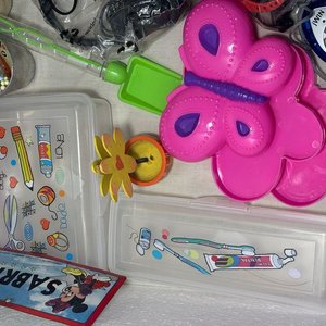 Lote de Juguetes: Peluches, Pistolas, Reproductor CD Panasonic y Más - imagen 37