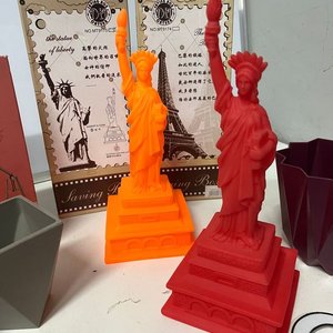 Lote de 12 piezas: Macetas, Estatuas de la Libertad, Cajas y Chapa Decorativa - imagen 2
