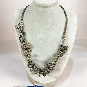 Conjunto de Bijouterie: Tres Collares, un Par de Aros y un Anillo - imagen 3