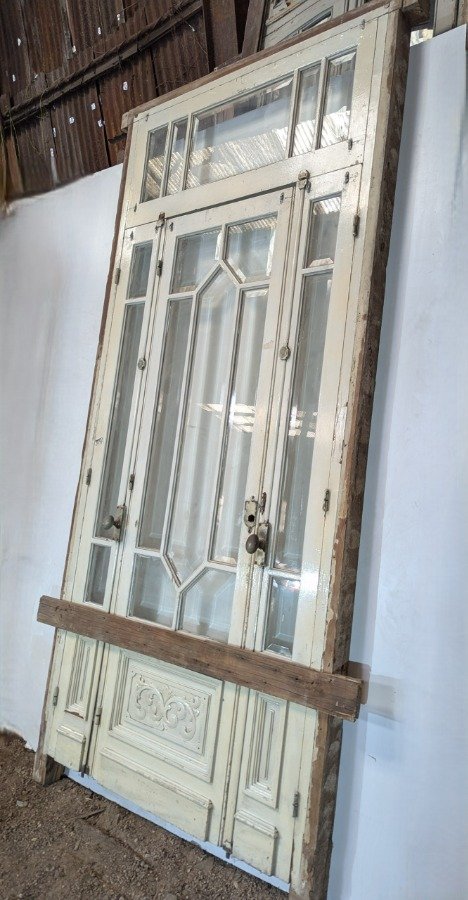 Puerta antigua con diseño de pinotea y vidrios biselados - imagen 11