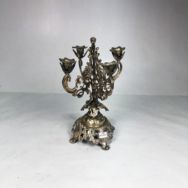 Candelabro de Metal Labrado para Cuatro Velas