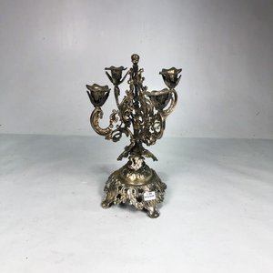 Lote anterior: Candelabro de Metal Labrado para Cuatro Velas