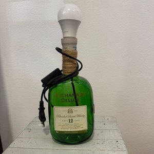 Lámpara Artesanal de Botella de Whisky Buchanans - imagen 1