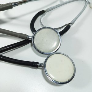 Par de Estetoscopios para Uso Médico - imagen 1