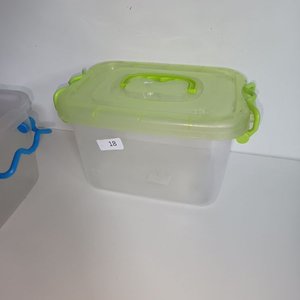 Dos Cajas Organizadoras Plásticas Transparentes con Tapas de Colores - imagen 4