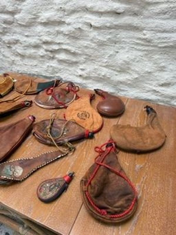 Gran lote de botas de vino españolas para coleccionistas - imagen 3