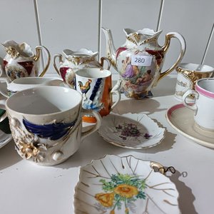 Juego de té incompleto: Tazas, platillos y lechera de diversas procedencias - imagen 2
