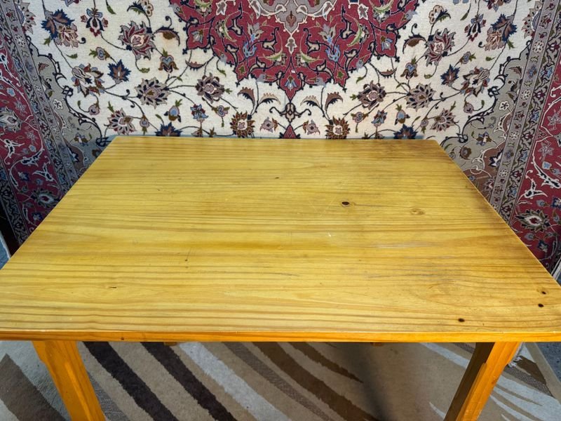 Mesa y silla en pino. Impecable estado! - imagen 6
