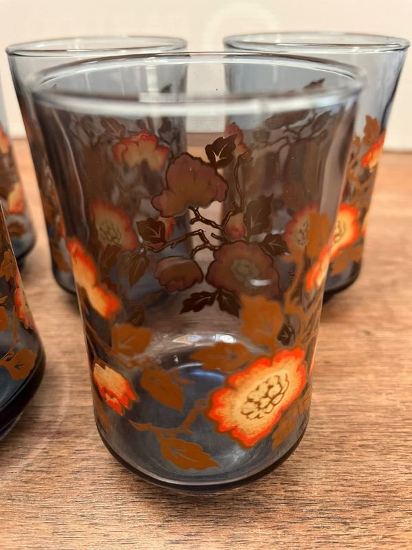 Vasos de vidrio pintados azules y flores naranjas vintage - imagen 5
