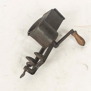 Lote anterior: Rallador de Metal Antiguo con Manivela de Madera