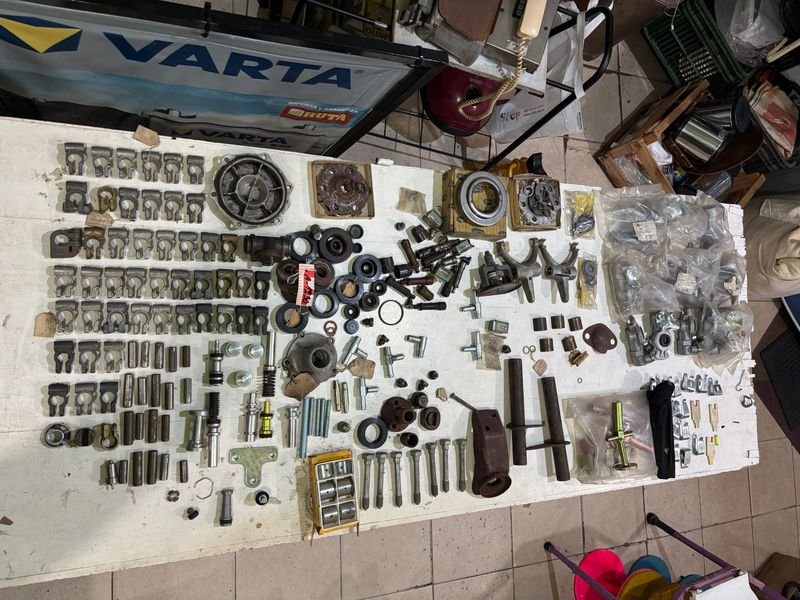 Lote de Repuestos Varios para Maquinaria y Vehículos
