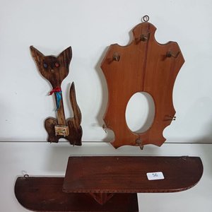 Repisas Antiguas de Madera con Diseños Decorativos - imagen 1