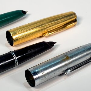 Dos Plumas Fuente Parker: Una Verde y Dorada, Otra Negra y Plateada - imagen 2