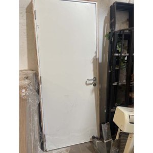 Lote siguiente: Puerta de Interior con Marco de Pino y Hoja de Aglomerado Blanca y Azul