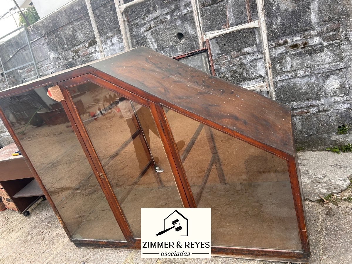 Mueble Modular de Madera y Vidrio con Puerta