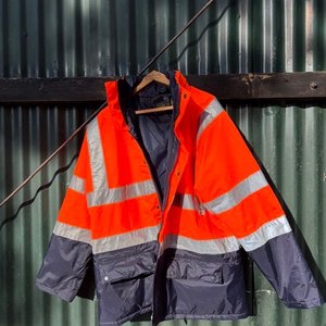 Lote anterior: Campera de Trabajo Naranja y Gris con Franjas Reflectivas Talle XL