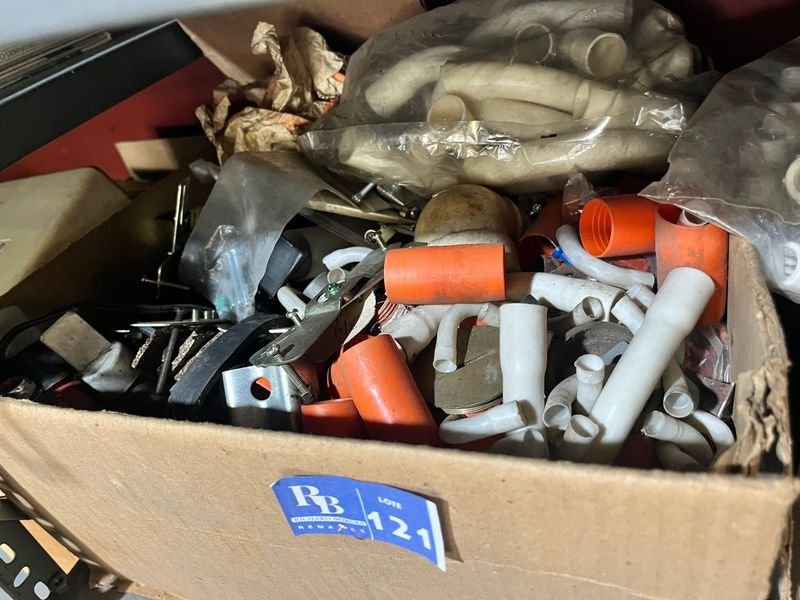 Plásticos y accesorios para venta en lote