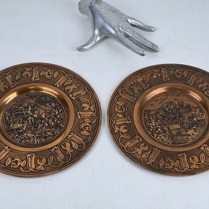 Lote anterior: Par de Platos Decorativos Cobreados con Escenas Rurales