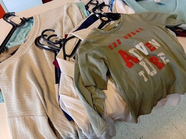 Ropa de mujer variada y estilos - imagen 3