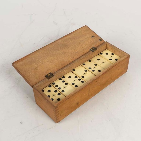 Juego de Dominó Completo en Caja de Madera