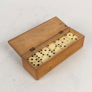Juego de Dominó Completo en Caja de Madera - imagen 1