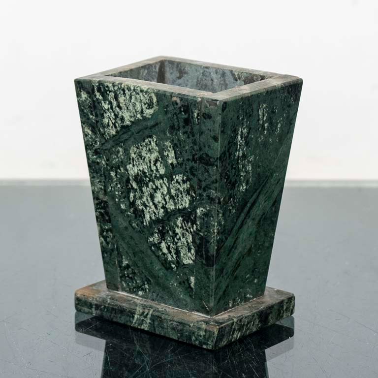 Item 2106576 - Image 0