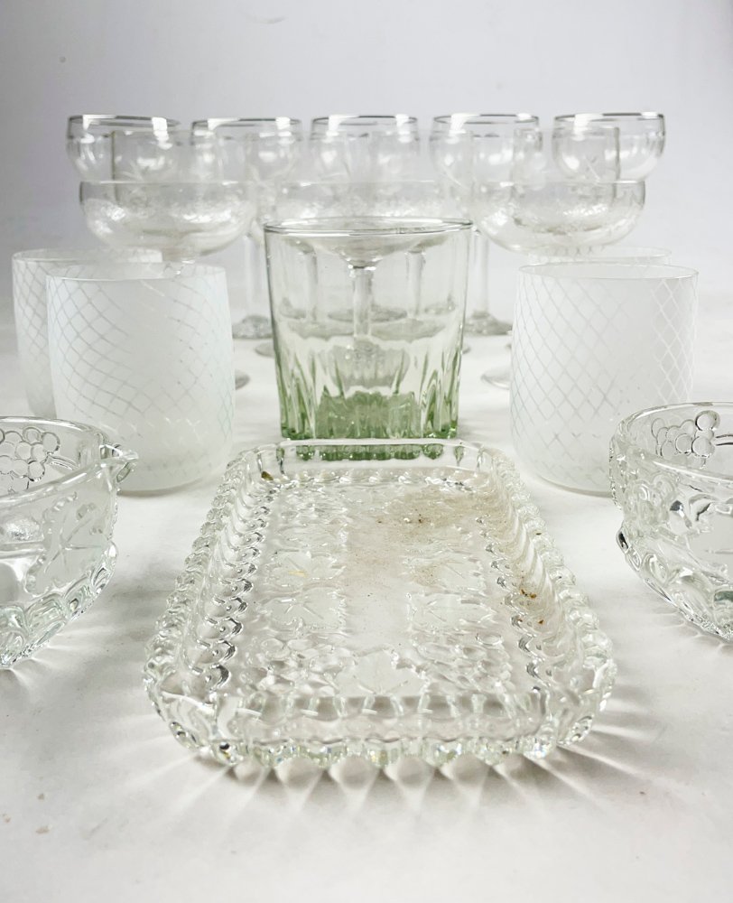 Colección de copas y vasos de vidrio - imagen 3