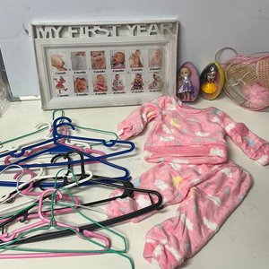 Lote anterior: Lote de Ropa de Bebé Rosada, Portaretrato "My First Year" y Accesorios