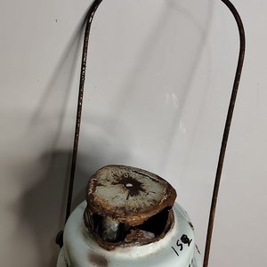 Farol Antiguo Grande de Metal con Detalles a la Vista - imagen 7