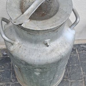 Lote siguiente: Tarro Lechero de Aluminio con Tapa y Asas - Capacidad 40 Litros
