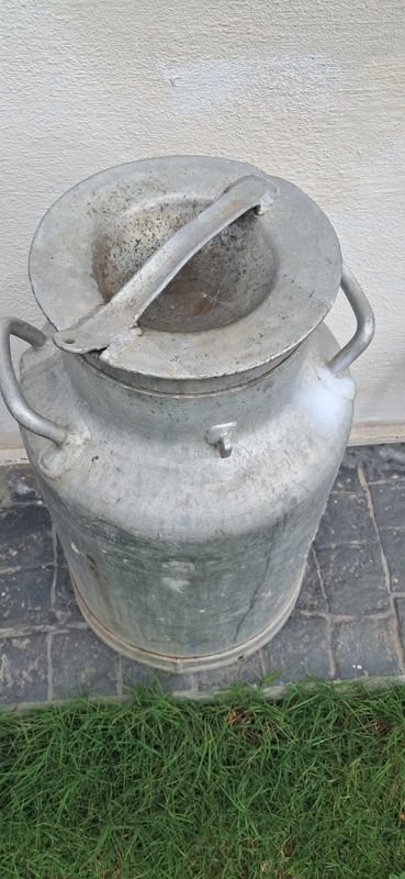 Tarro Lechero de Aluminio con Tapa y Asas - Capacidad 40 Litros