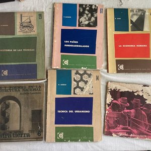 Lote de Libros: Urbanismo, Economía, Arquitectura y Casa de las Américas - imagen 4