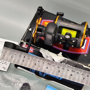 Reel Rotativo Penn Squall 12 (SQL12) con Caja y Accesorios - imagen 17
