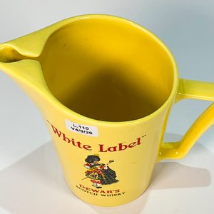 Jarra de cerámica amarilla "White Label" Dewar's Scotch Whisky Wade England - imagen 2