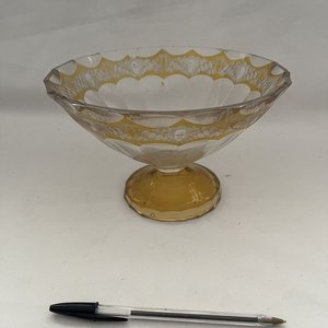 Centro de Mesa de Vidrio Labrado con Detalles Dorados - imagen 5