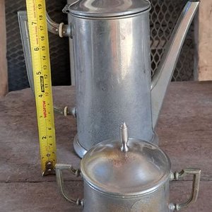 Tetera y Azucarera Metálica Antigua Sellada - imagen 6