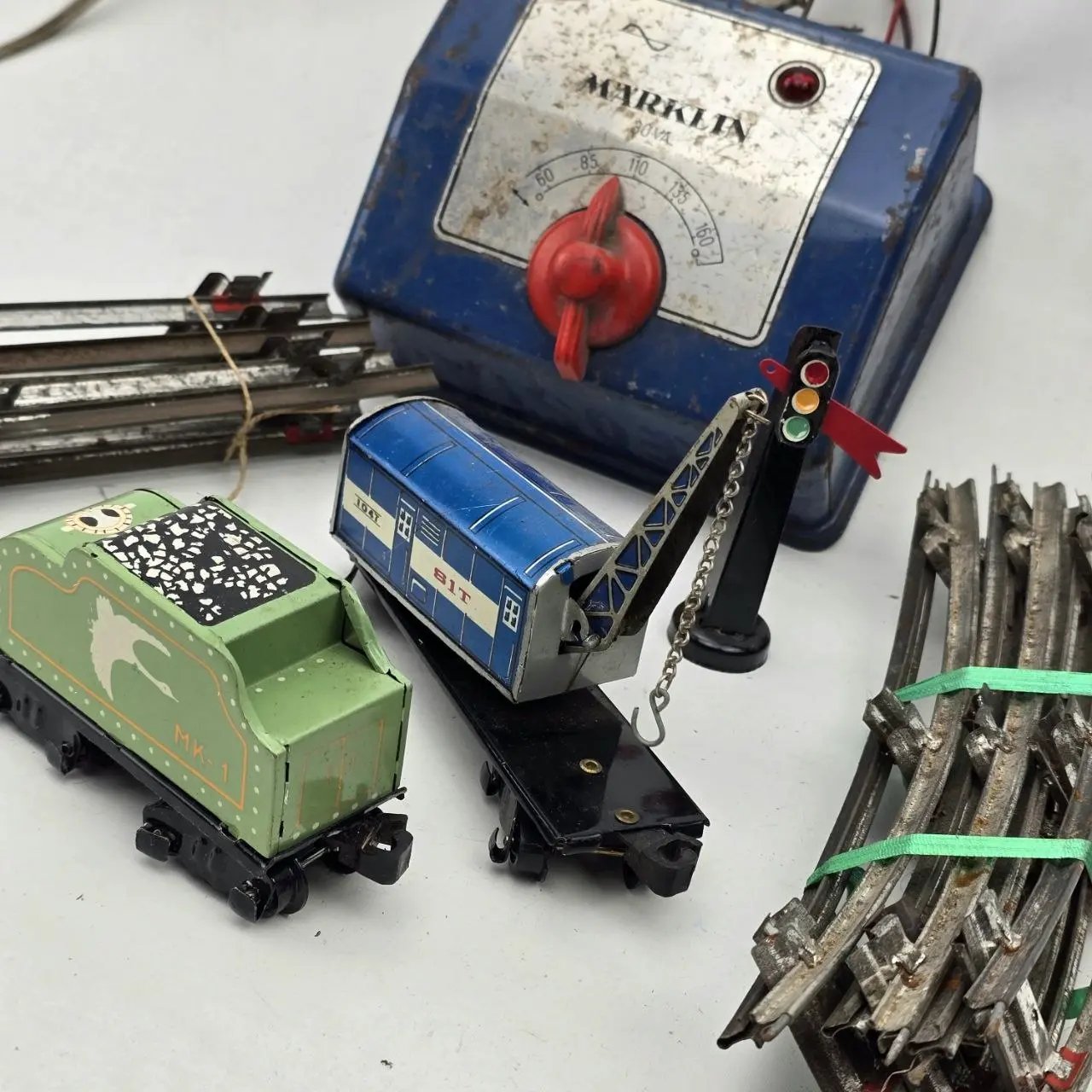 Piezas para Ferromodelismo: Locomotora, Grúa, Vías y Transformador Marklin