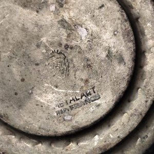 Lote de 11 Botones Navales y otros pequeños en metal, 2 porta pinchos franceses sellados - imagen 2