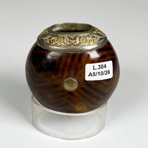 Mate galleta virola de plata y oro ,con soporte acrílico - imagen 3