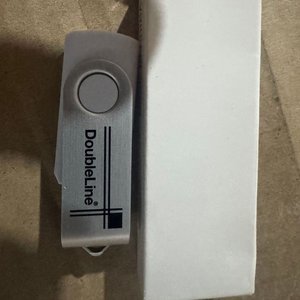 Pendrive DobleLine Plateado y Blanco Nuevo en Caja - imagen 2