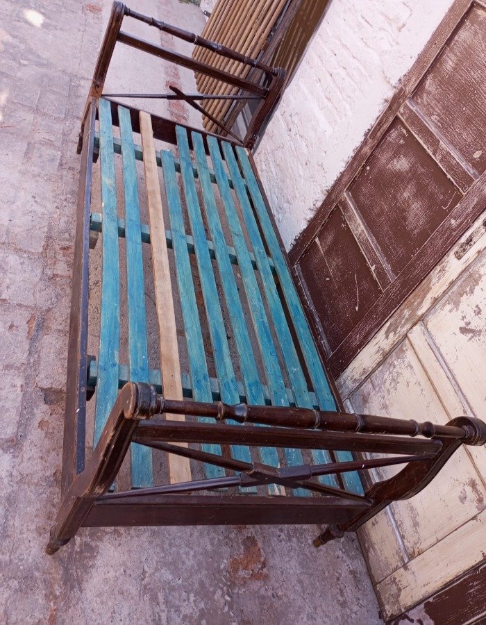 Cama de una plaza en buen estado - imagen 3