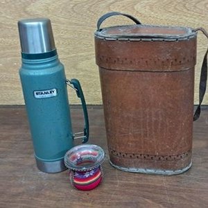 Set de Matero: Termo Stanley y Mate con Estuche de Cuero - imagen 3