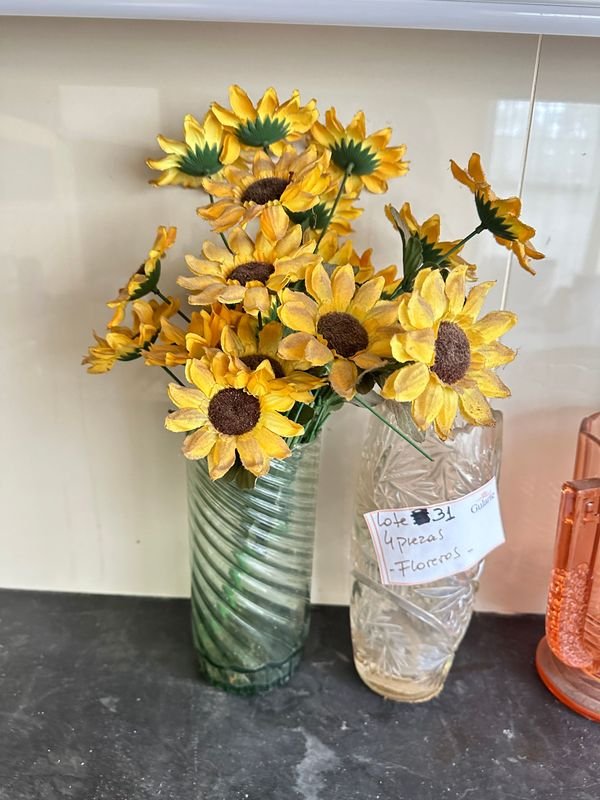 Colección de Floreros de Vidrio con Flores Coloridas - imagen 4