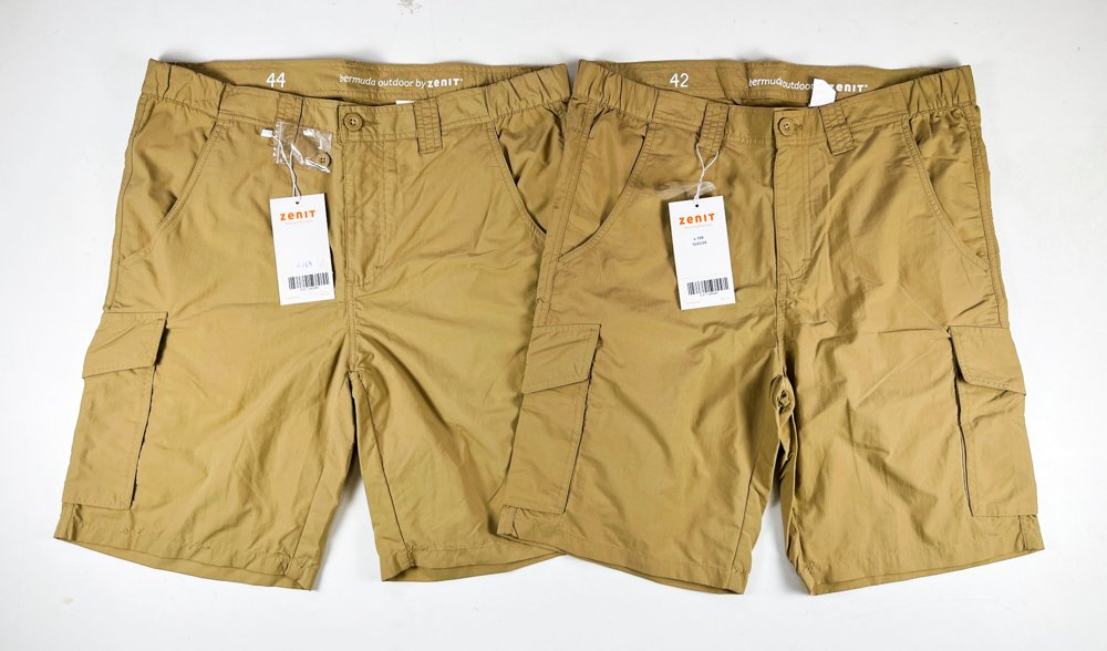 Lote siguiente: Dos pares de shorts Zenit en color Beige