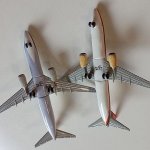 Lote de 2 Aviones a Escala Herpa B737-800 Hapag-Lloyd y China Airlines - imagen 3