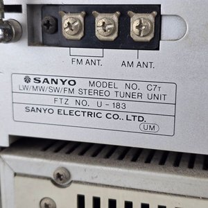 Radiograbadora Sanyo Vintage C7T con Parlantes y Control Remoto - imagen 4